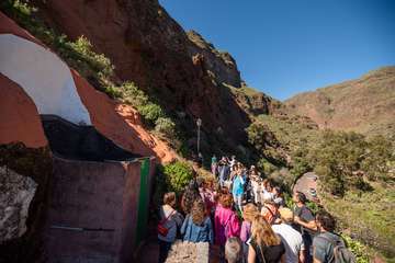 El Cabildo organiza recorridos por este monumento natural para dar a conocer su historia y sus riquezas (Foto TA)